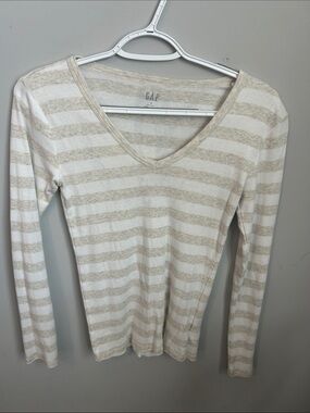 GAP Women's Cream and Tan Striped V-Neck Long Sleeve Top